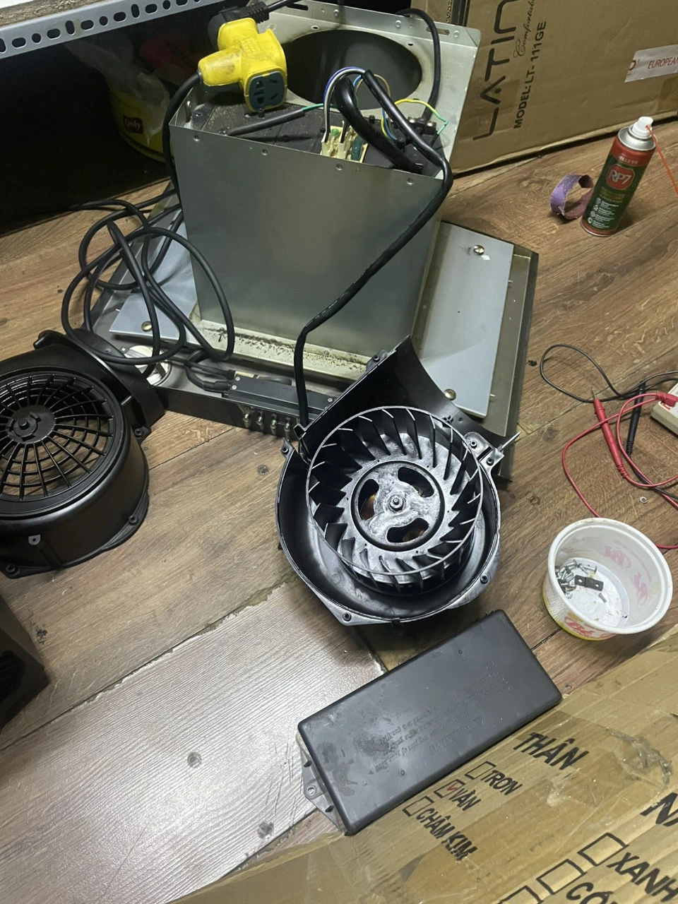 sua-may-hut-mui-hoang-van-thai