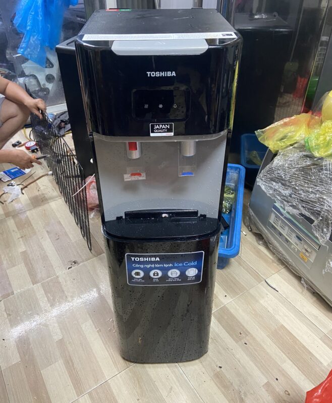 sua-cay-nuoc-nong-lanh-toshiba-2